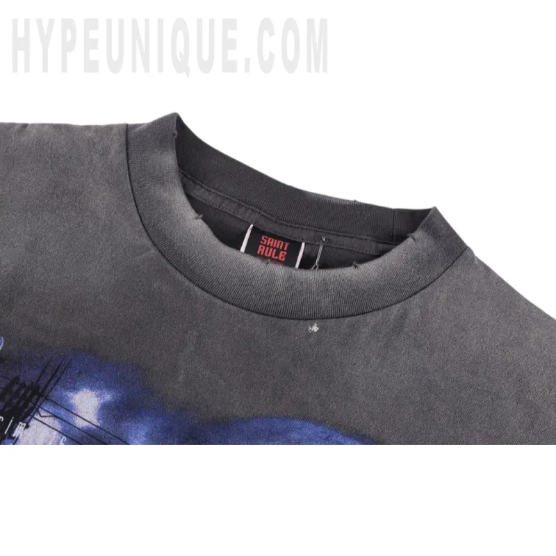 Close-up of the collar detail