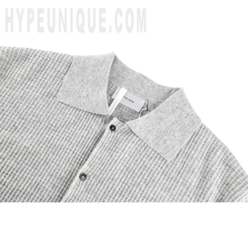 Close-up of the collar detail