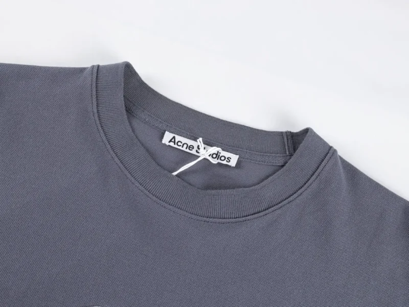 Neckline
