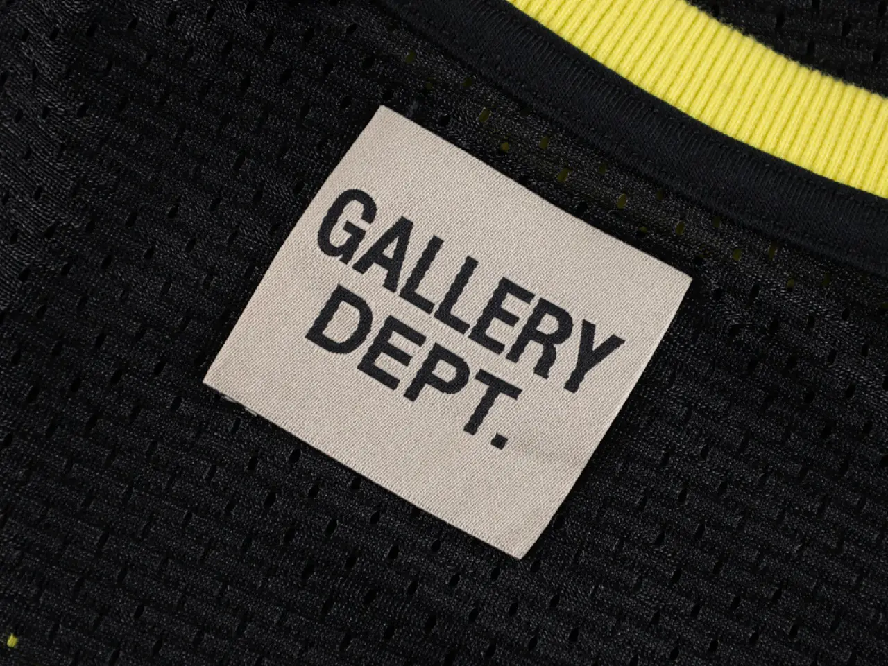 gallery dept beige collar tag