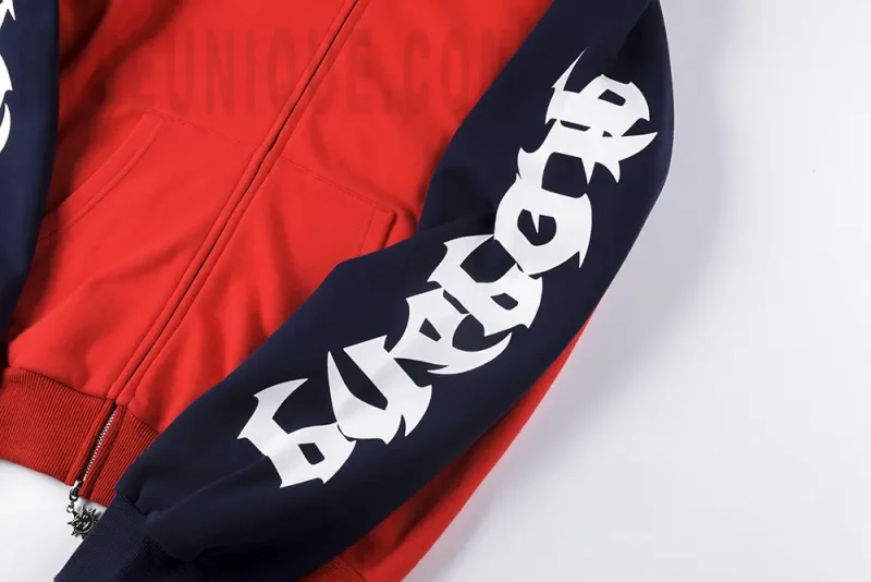 Logo print on the right sleeve.