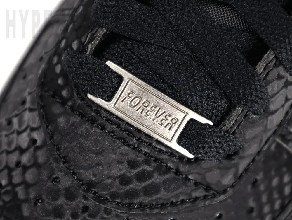 Silver shoelace buckle