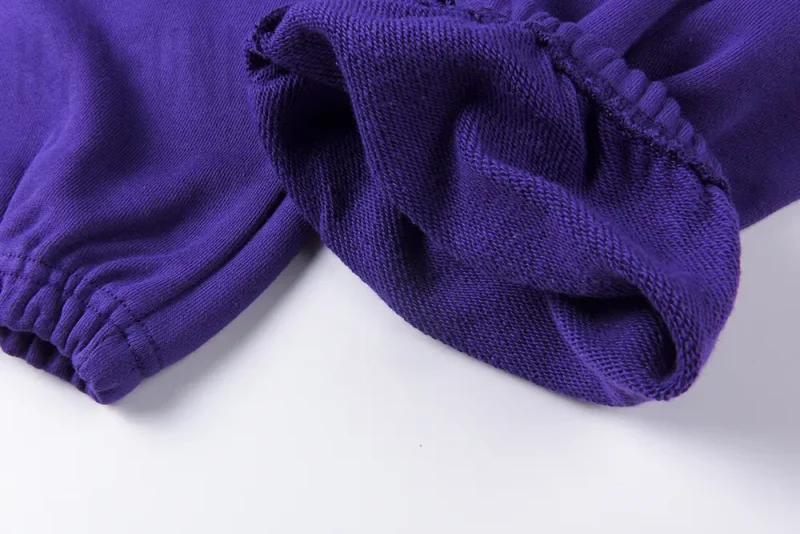 Details of the lining material of the trouser legs