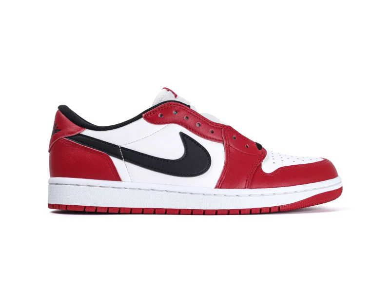 Front view of the inside of the right shoe of the Jordan 1 Retro Low OG Chicago (2025)