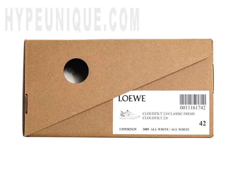 Display of the tan leather-colored shoe box for the On Cloudtilt Loewe 2 ‘All White’