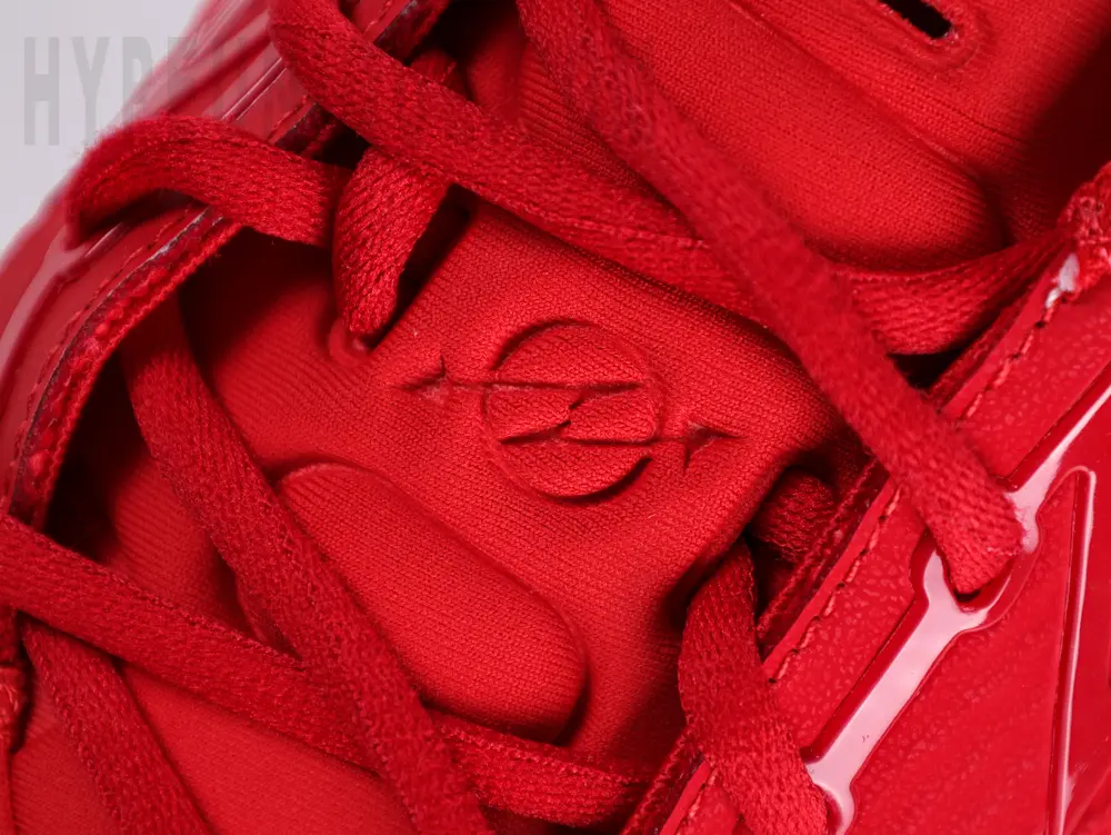 GT Cut debossed logo on the tongue of the Zoom GT Cut TB ‘University Red’.