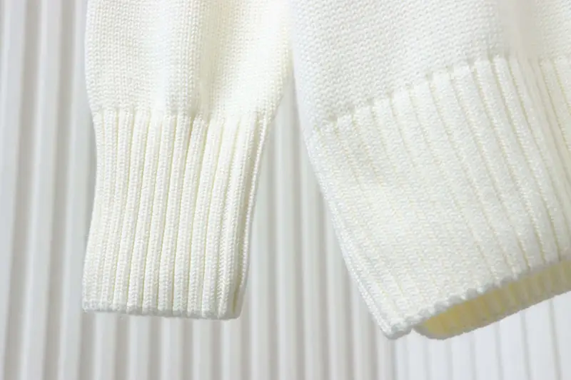 AMI Embroidered Heart Micro-Label Crew Neck Sweater Sleeves