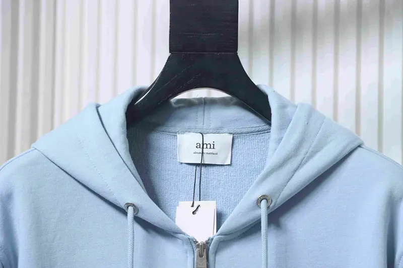 Neckline