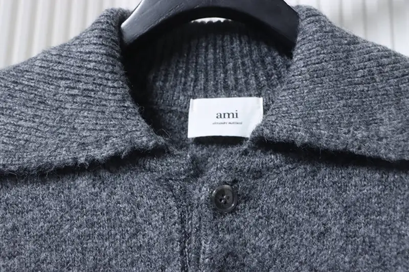 Neckline
