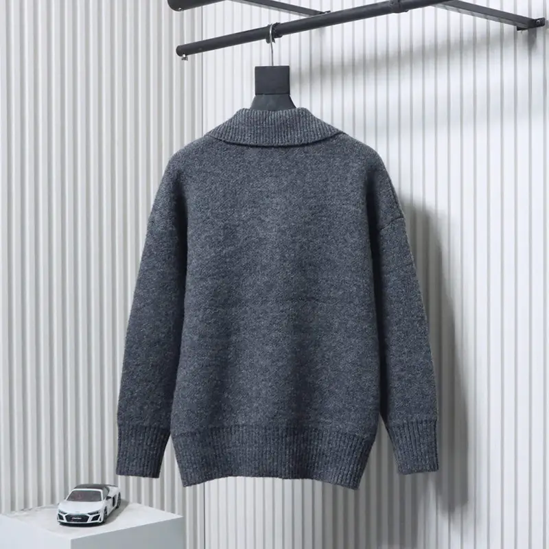AMI Heart Logo Turn-down Collar Polo Sweater - Image 2