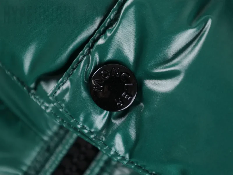 Pure black gold-plated buttons