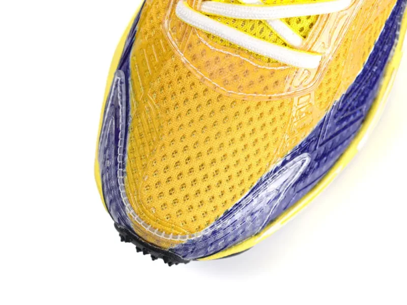 Yellow mesh above the toe