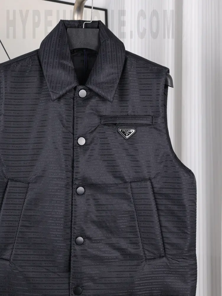 chest logo details