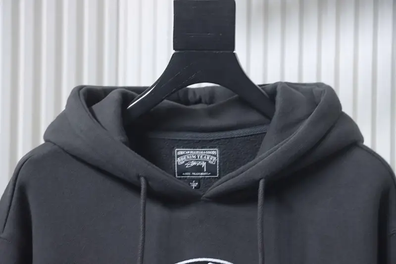 Neckline
