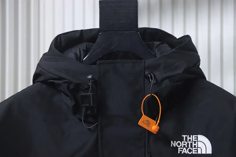 Neckline