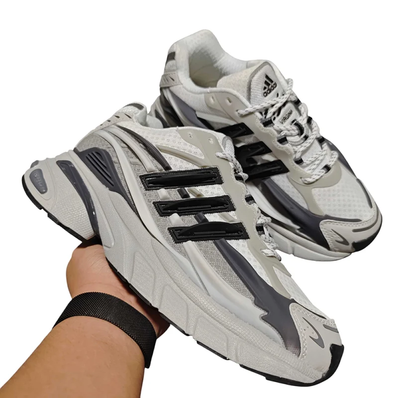 Front view of the outer side of the left shoe
