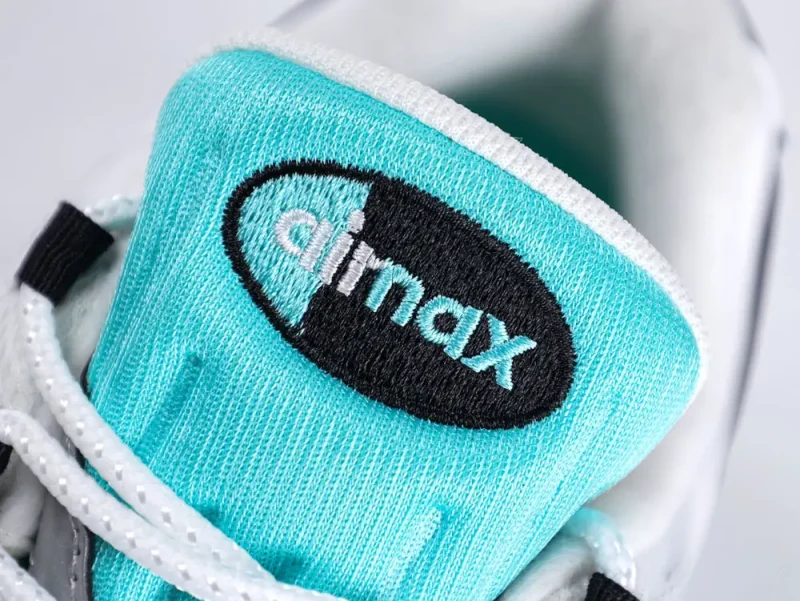 Air Max 95 OG Big Bubble Black Border - Image 9