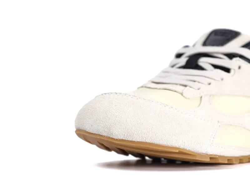 the beige toe