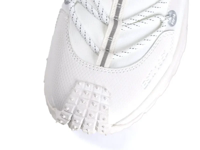 White shoe toe top
