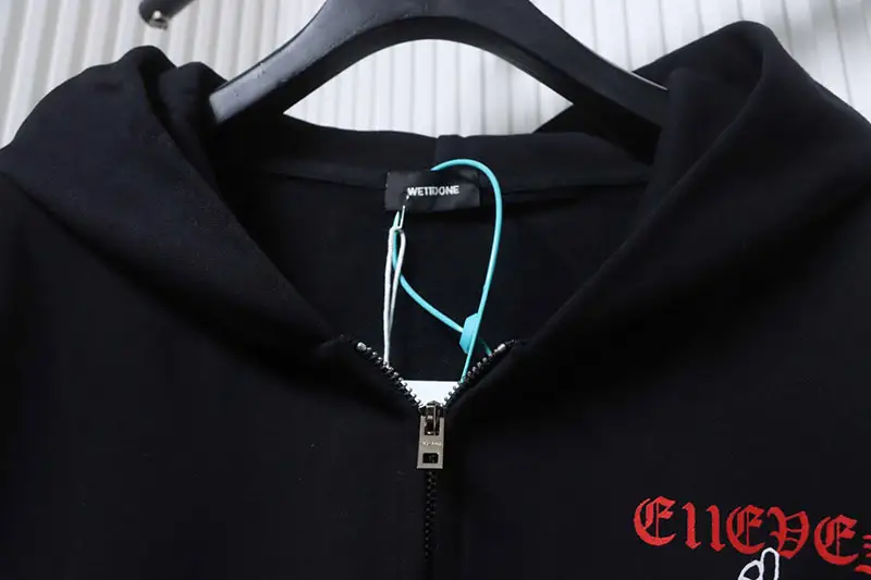 Neckline