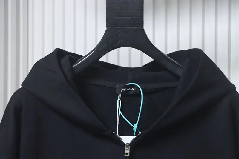 Neckline