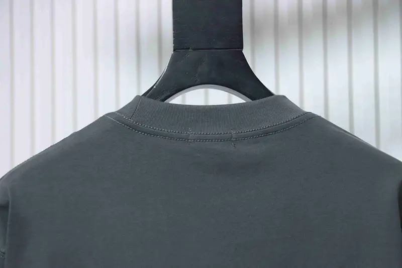 Neckline