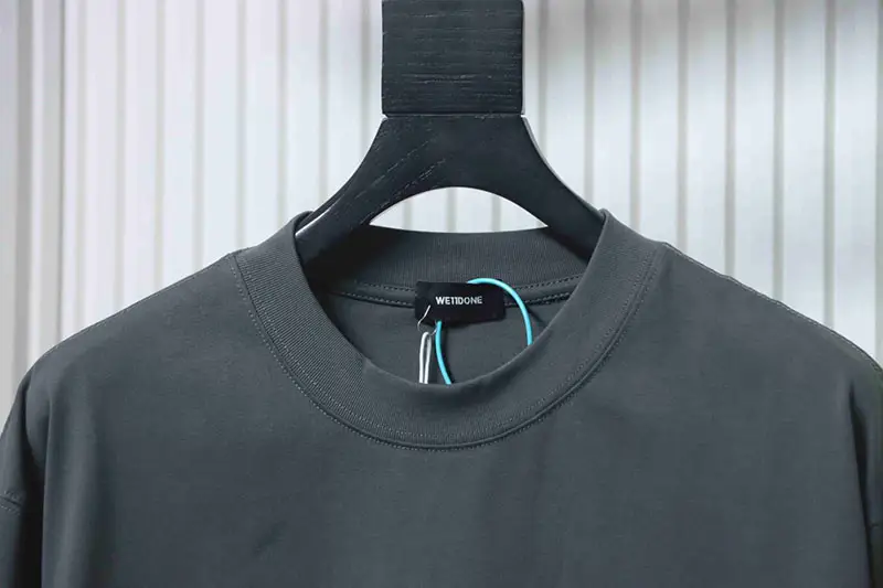 Neckline