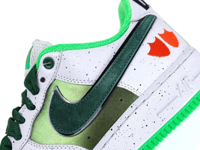Front view of the logo on the outer side of the right shoe.