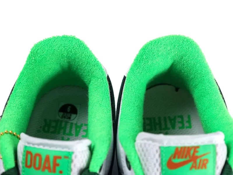 the green shoe mouth