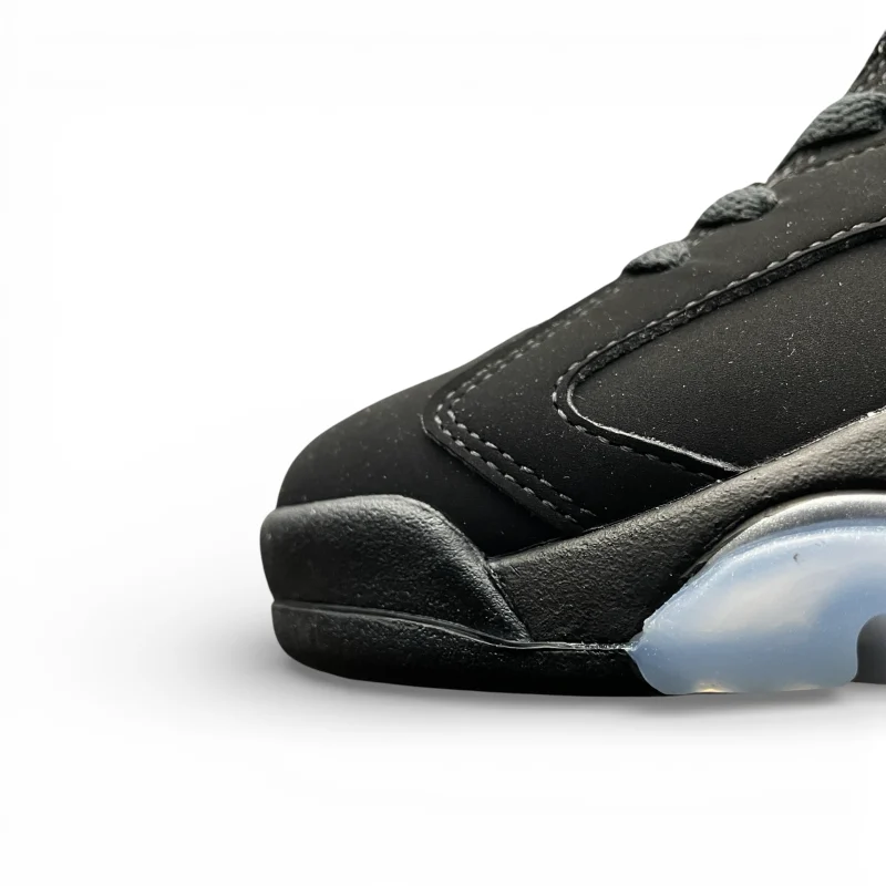 Side view of the shoe toe