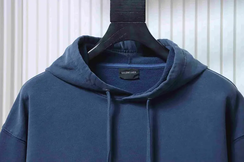 Neckline