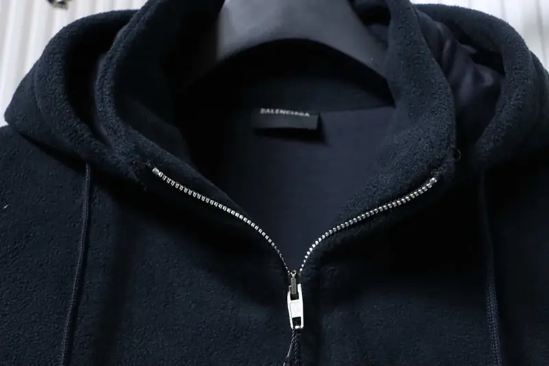 Neckline