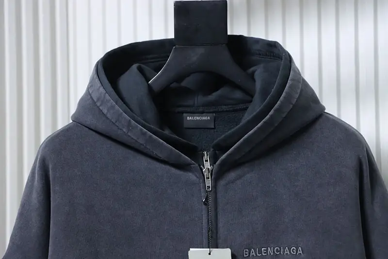 Neckline