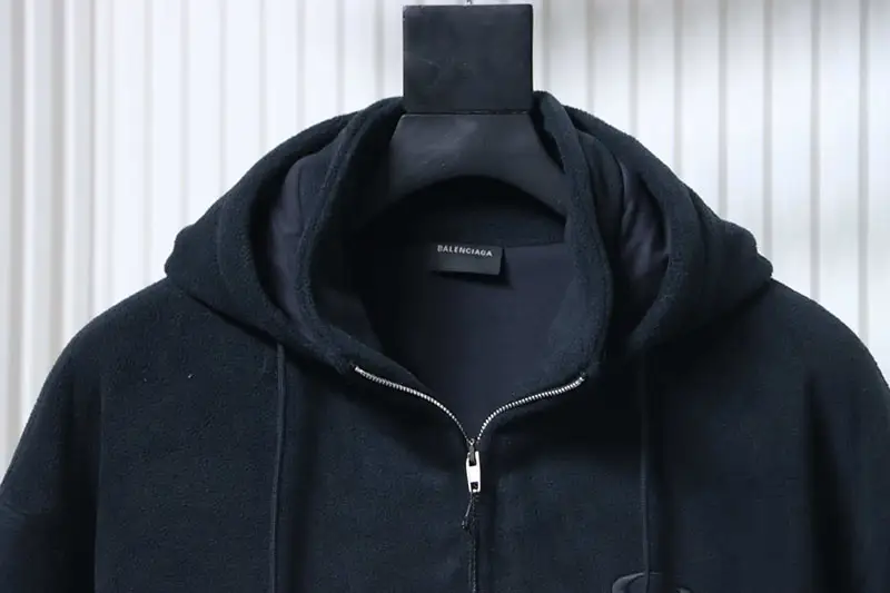 Neckline
