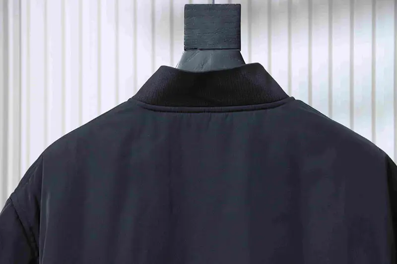 Neckline