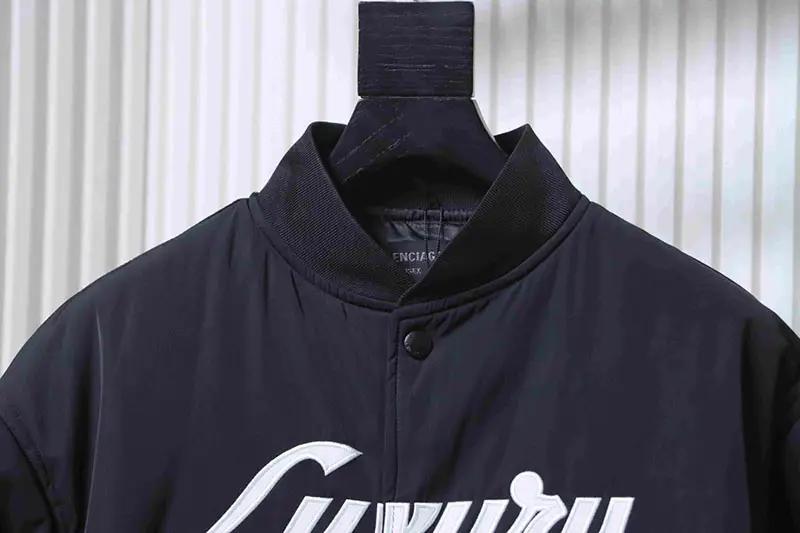 Neckline