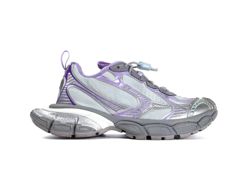 Front view of the inner side of the right shoe.