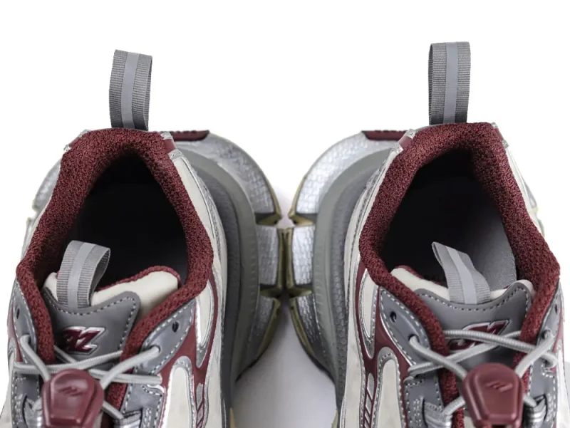 the red shoe mouth