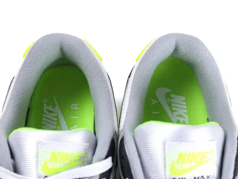 the green shoe mouth