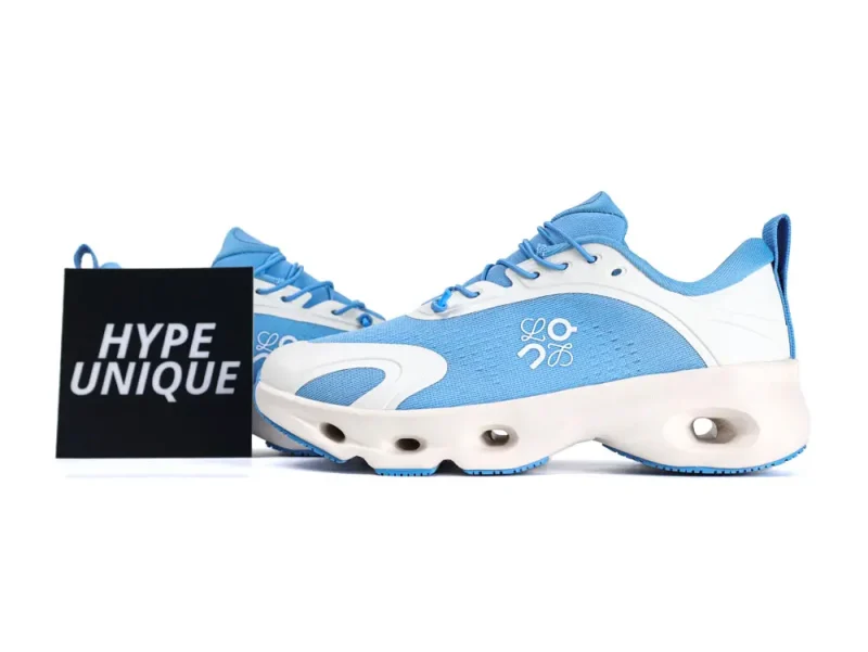 Beige sneaker with blue accents