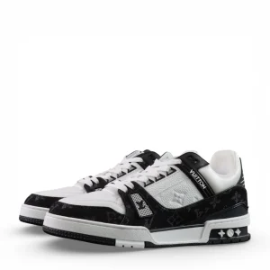 The outside of the left shoe