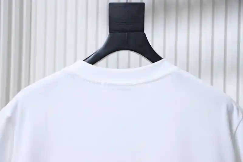 Neckline