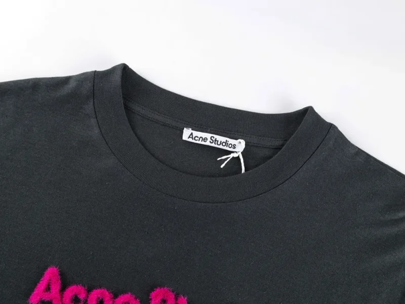 Neckline