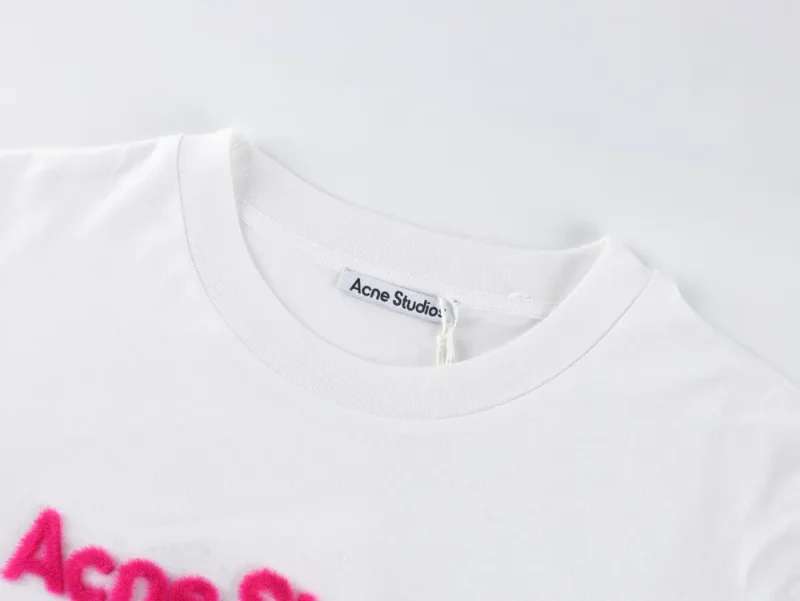 Neckline