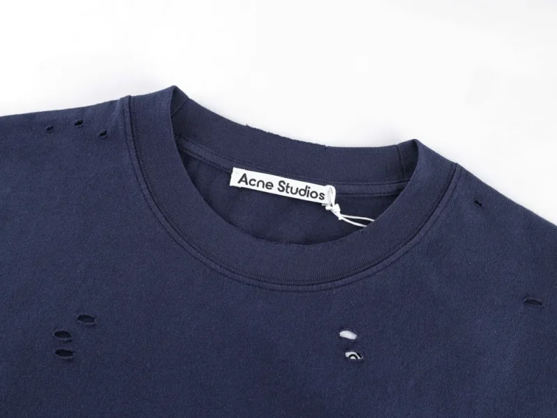 Neckline