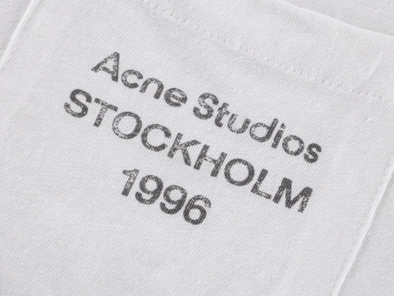 Displaying the brand name and year.