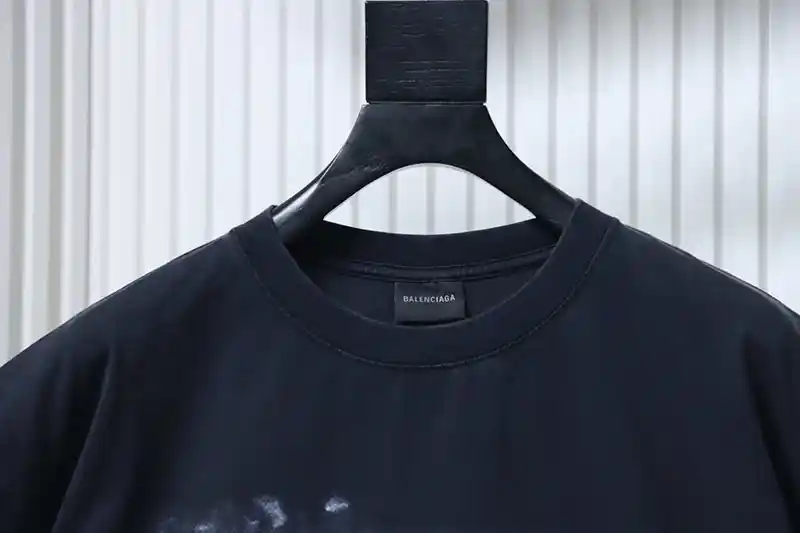 Neckline