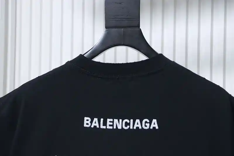 Neckline