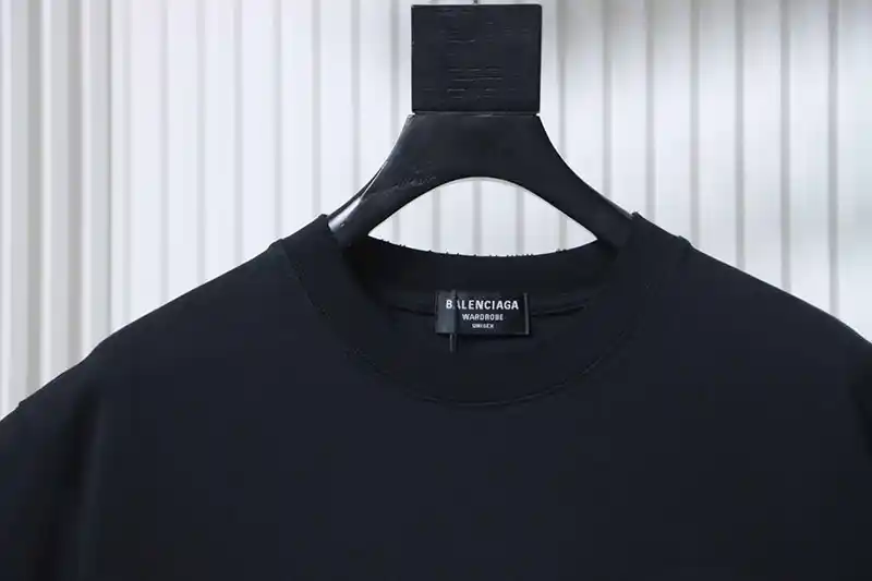 Neckline
