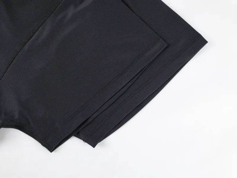Sleeves color Black